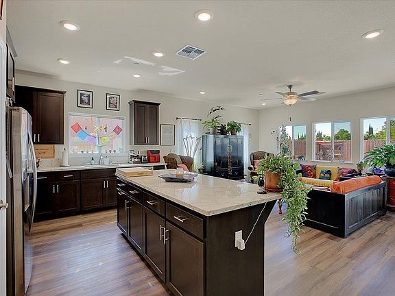 5th image of 2785 Shepherd Dr