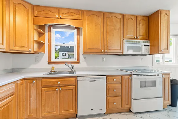 3 bed, 1344 sqft, $2,300 — Photo 4