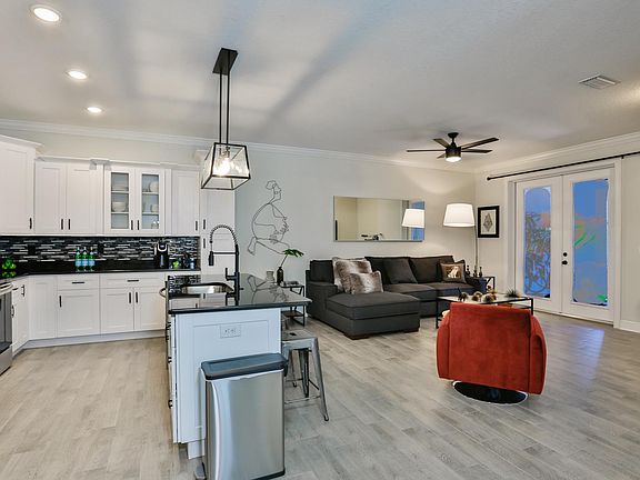 Open Concept Eat-in Kitchen