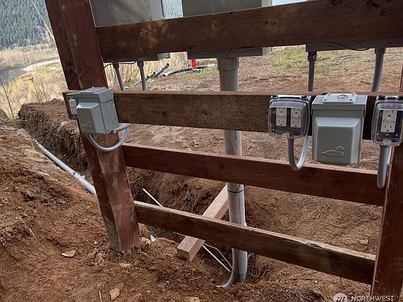 5th image of 1102 Cline Road