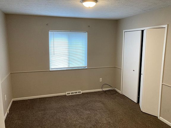 5th image of 657 S Belvoir Blvd #3