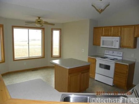 4th image of 415 Gloria Ave