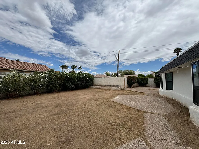 5502 W Frier Dr — Photo 30