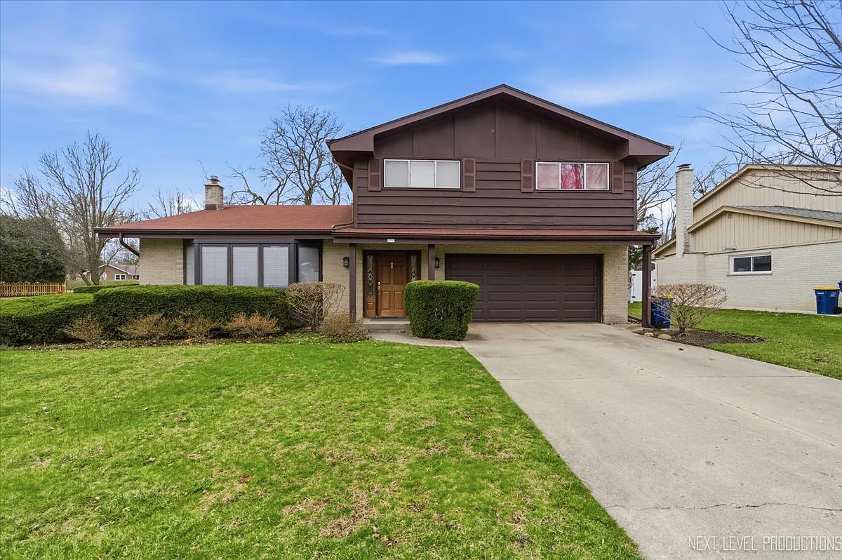1708 Longvalley Dr photo 1