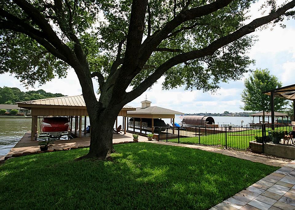 1st image of 9252 Deepwater Dr