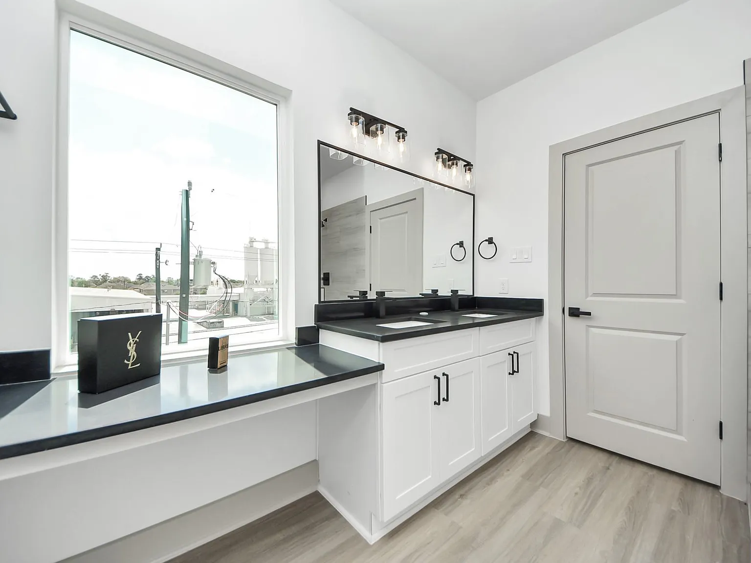 3 bed, 2.5 bath, 1636 sqft, $2,550 — Photo 3