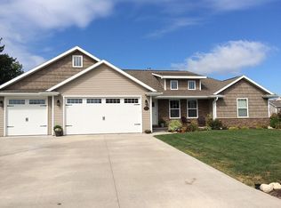 N2301 Holy Hill Dr, Greenville, WI 54942