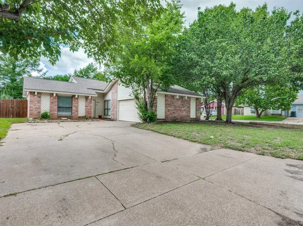 6400 Betsy Ross Dr, Arlington, TX 76002