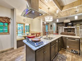 114 Banjo Hollow Ln, Waynesville, NC 28786