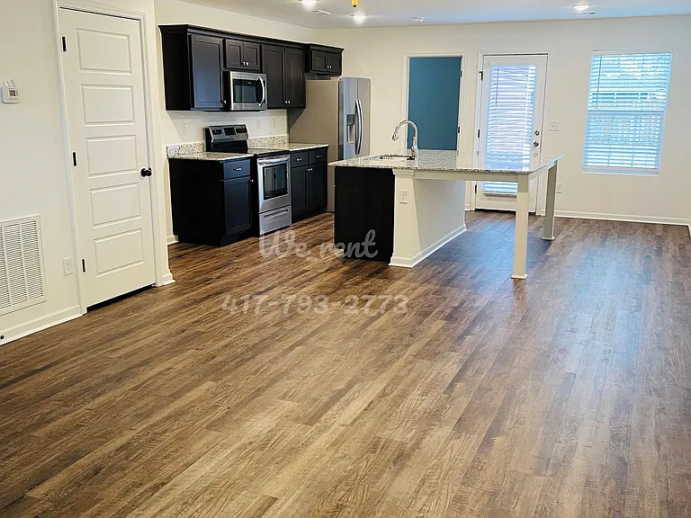 1832 S Minnesota Ave — Photo 6