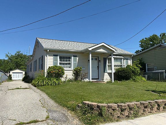 3rd image of 42 Dogwood Dr