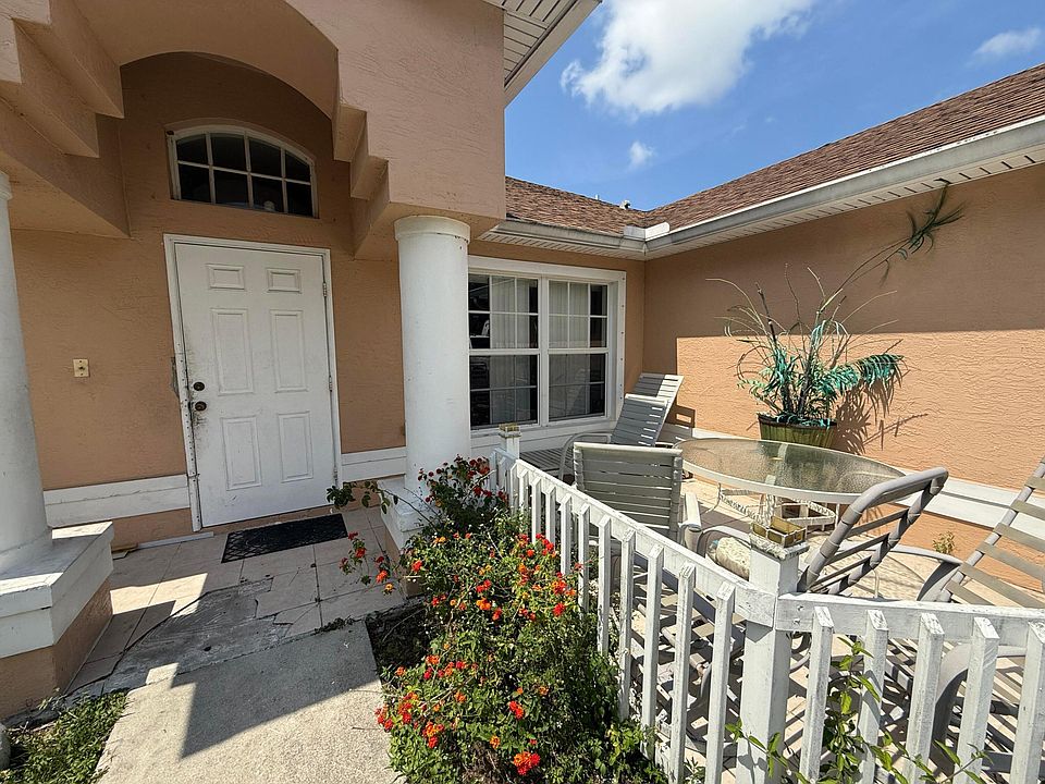 1st image of 416 SE Calmoso Drive
