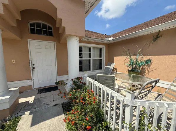 416 SE Calmoso Drive, Port St Lucie, FL 34983