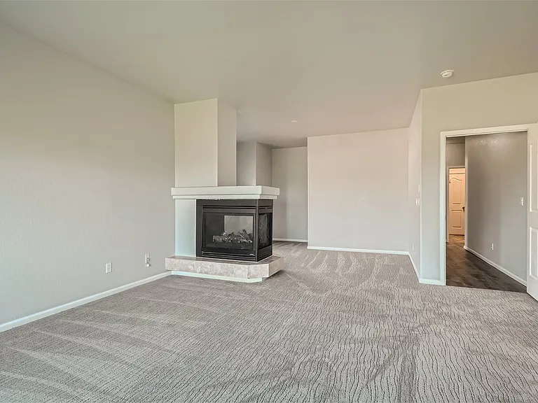 5489 Netherland St — Photo 16