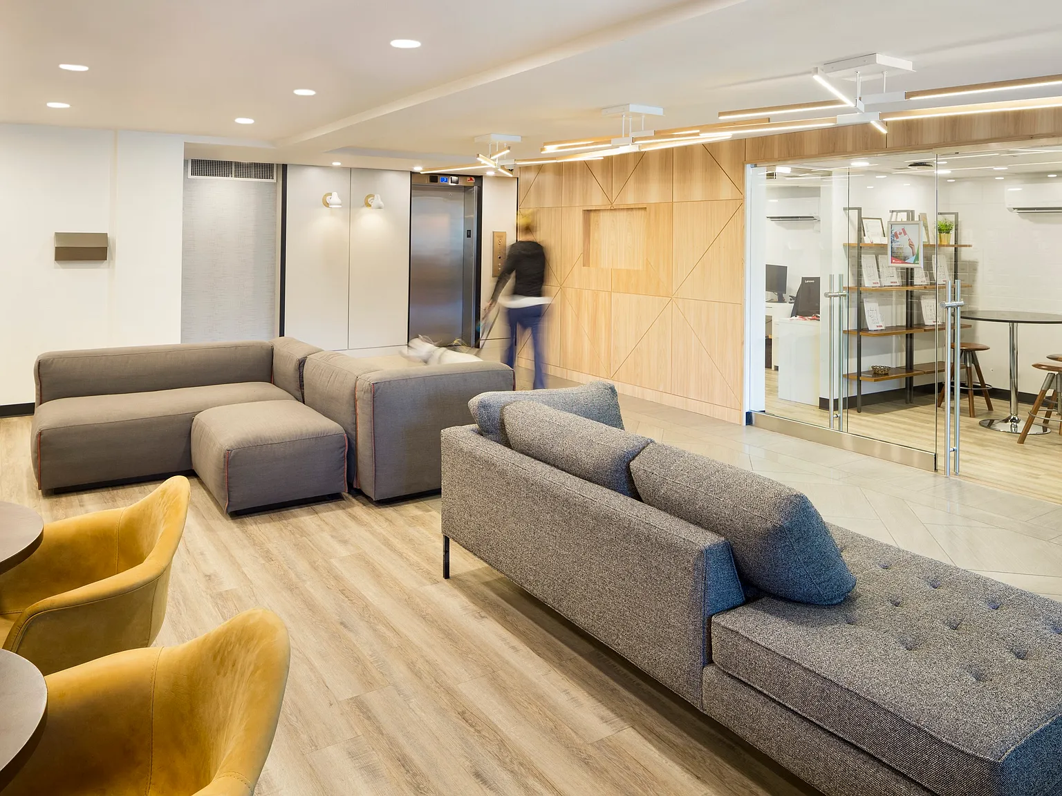 Royal View Apartments — Photo 4