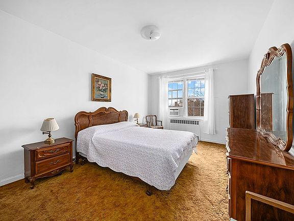 2nd image of 1125 Lorimer St APT 5H