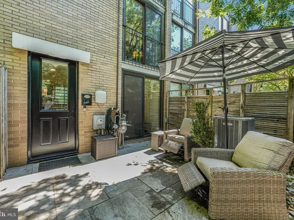 11467 Washington Plz W, Reston, VA 20190