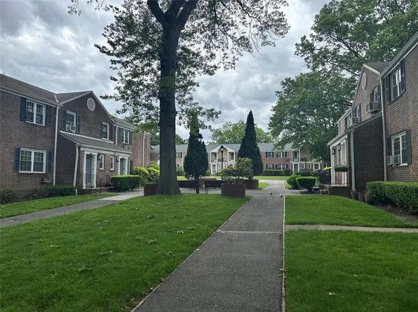 224-43A 64th Avenue #43A/545, Oakland Gardens, NY 11364
