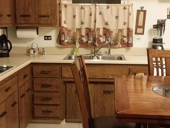 5th image of 824 W Strieff Ln
