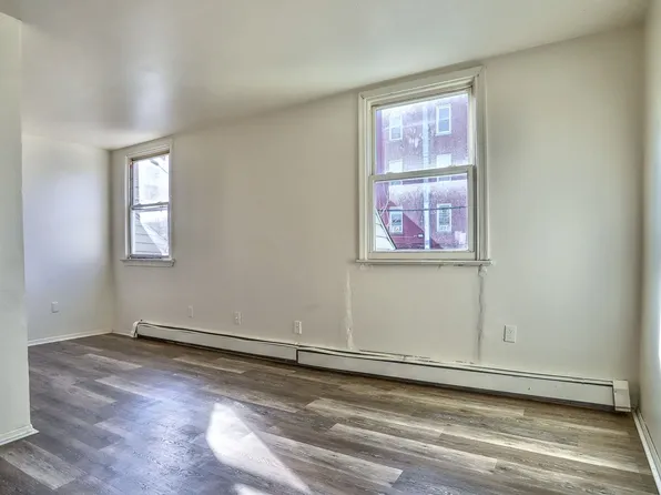 78 Orient Avenue image 12 of 25