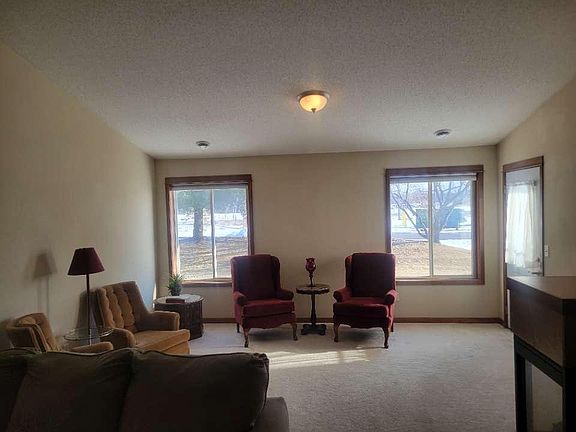 4th image of 7946 Prairie Creek Ln NE