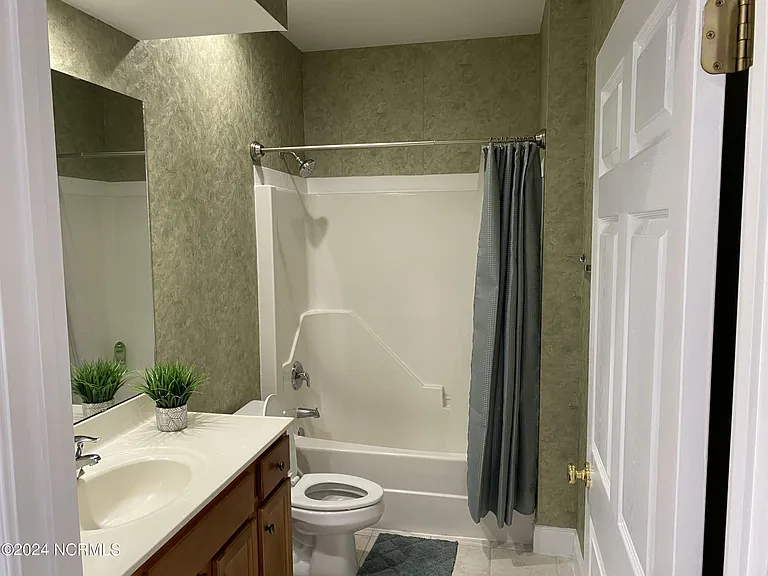 411 Avenshire Ct — Photo 7