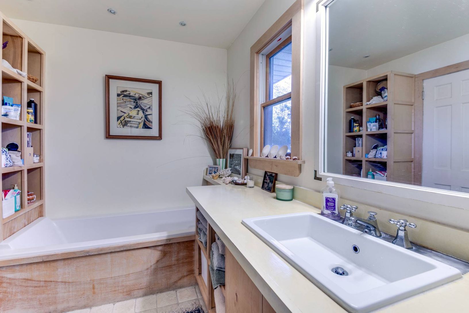  Primary en suite bathroom