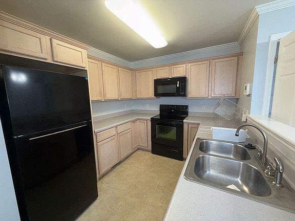 5th image of 605 Westpark Ct