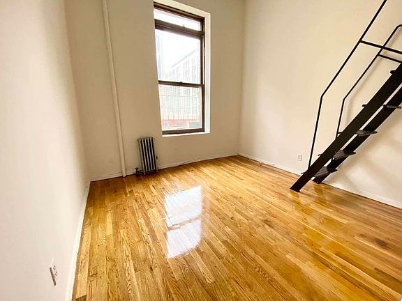5th image of 50 Grand St #2RE