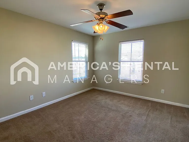 133 The Heights Dr — Photo 9