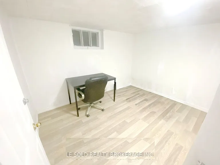 112 Leland St #TWO ROOMS BSMT — Photo 3