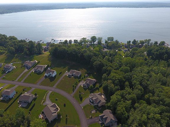 2nd image of 8 Walden Cir