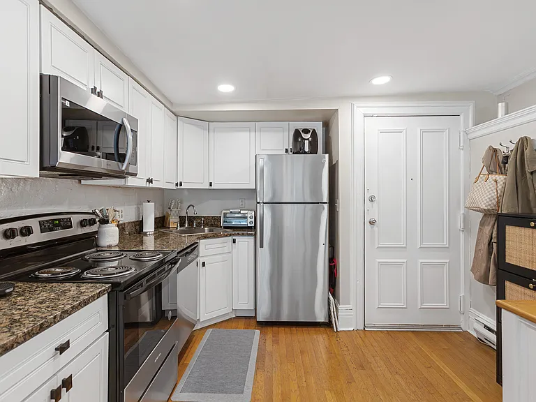 1030 Willow Ave #2 — Photo 8