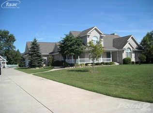3390 Woodridge Dr, Flushing, MI 48433