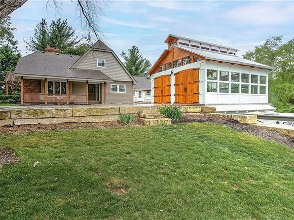 2305 NE Porter Rd, Blue Springs, MO 64014