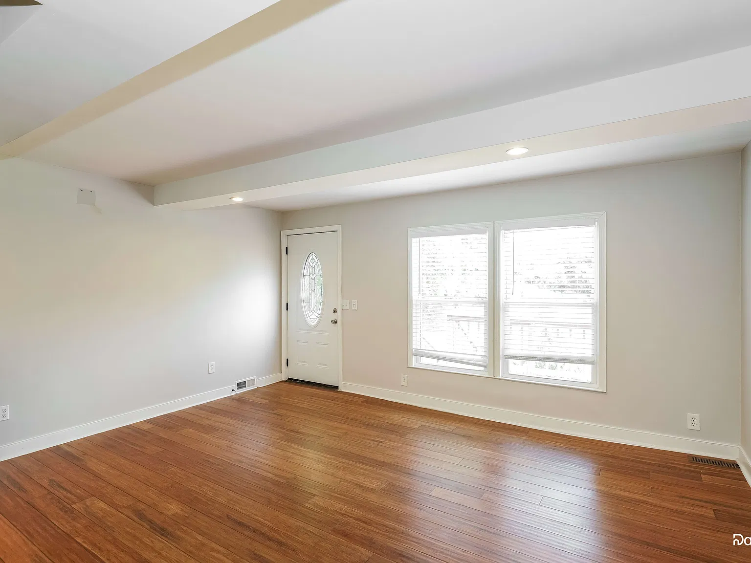 3 bed, 2.5 bath, 1999 sqft, $2,310 — Photo 4