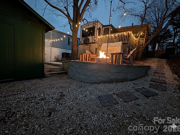 3rd image of 117 Pier Ave