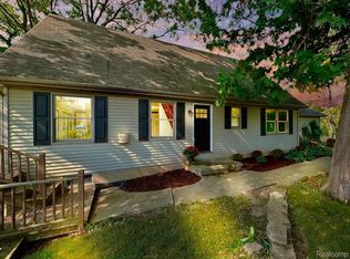 1111 Lakeshore Dr, Columbiaville, MI 48421