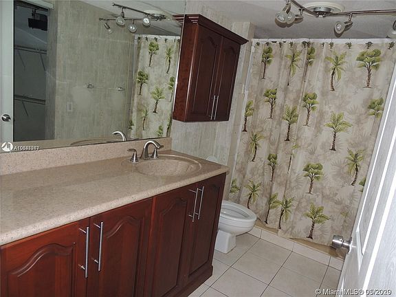 4th image of 2254 SE 27th Dr #201