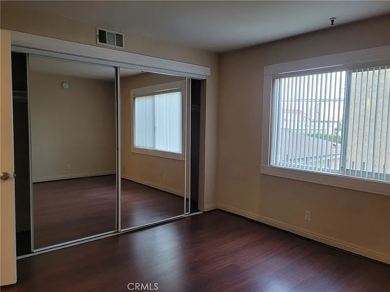 11041 La Maida St #3 — Photo 10