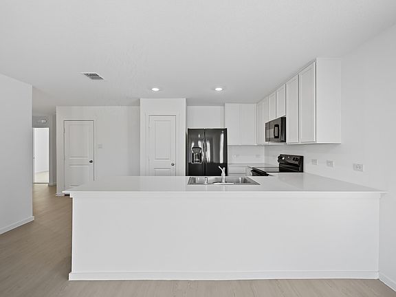 3rd image of 628 Montclaire Ave