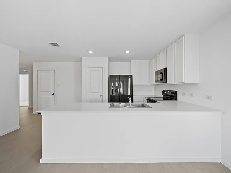 638 Montclaire Ave — Photo 3