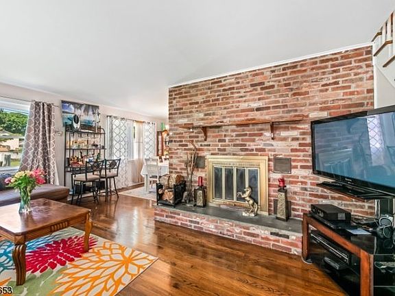 4th image of 12 Midland Ave