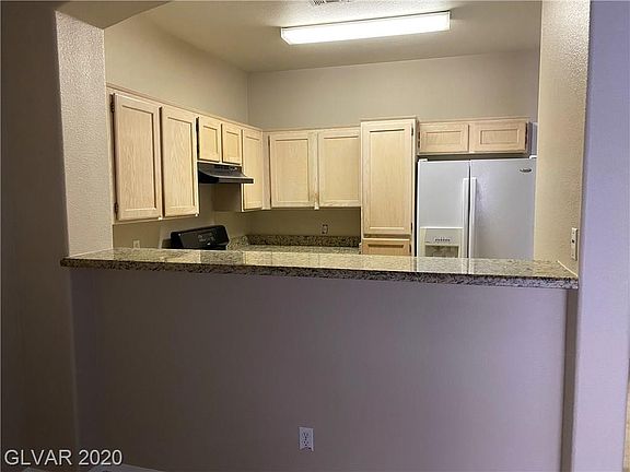 4th image of 937 Dusty Creek St