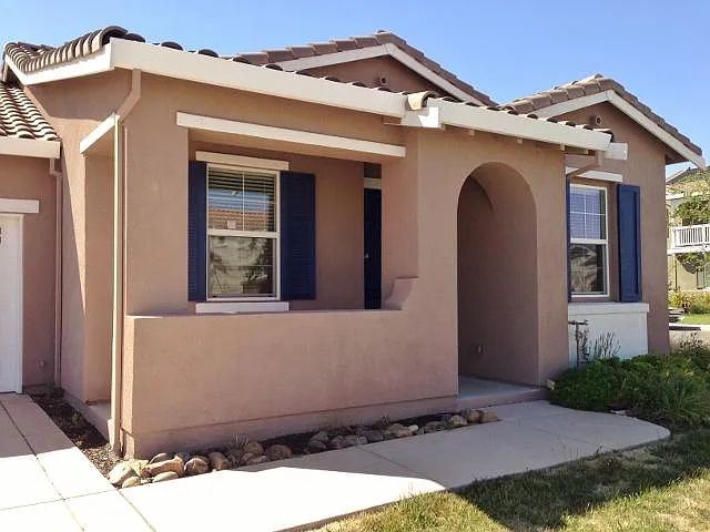 631 Spillman Cir — Photo 2