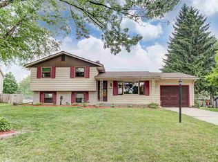2124 Pinnacle Ct, Fort Wayne, IN 46815