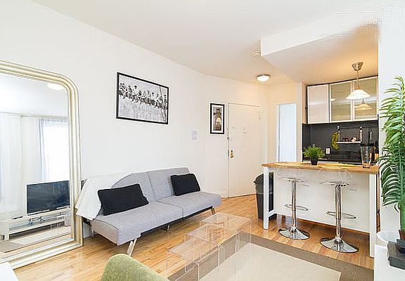 3rd image of 139 Christopher St APT 2W