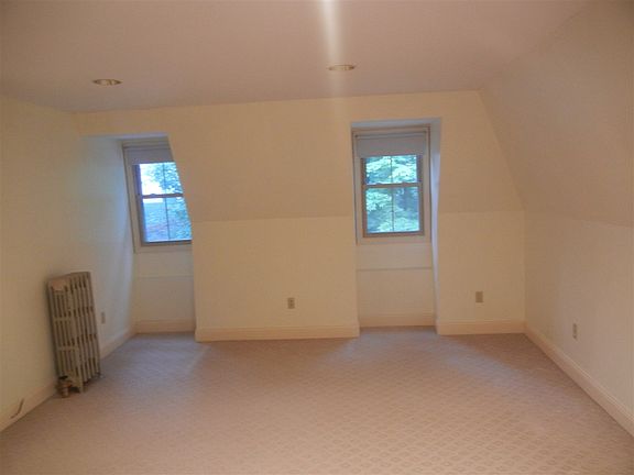 5th image of 55 Pleasant St