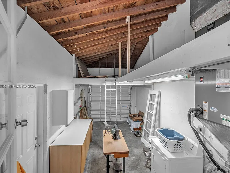 2420 SW 21st Ave — Photo 20