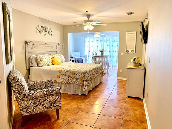 3rd image of 8730 Thomas Dr Unit 1305B